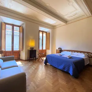  Appartamento La Fonte-with Balcomy Closeby Piazza Del Campo
